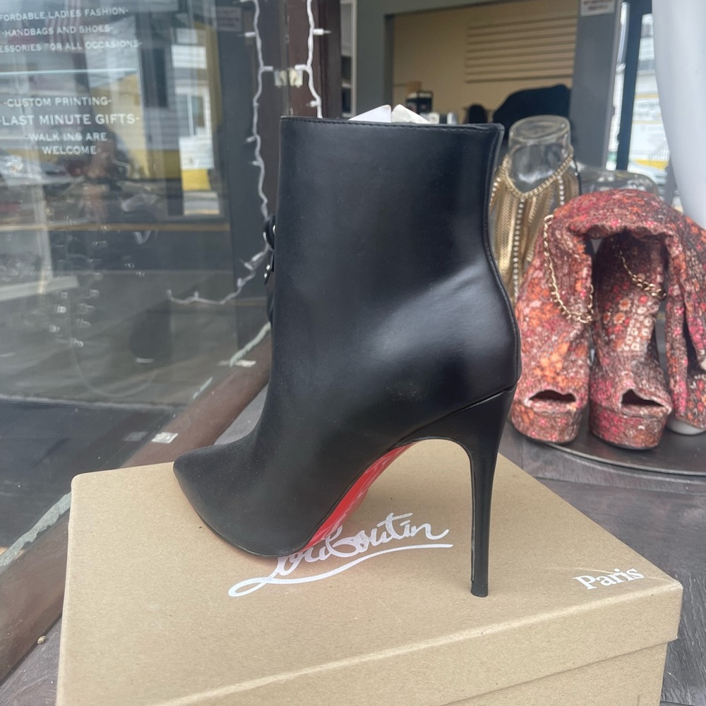 SOLD OUT!!! black red bottom boots size 38